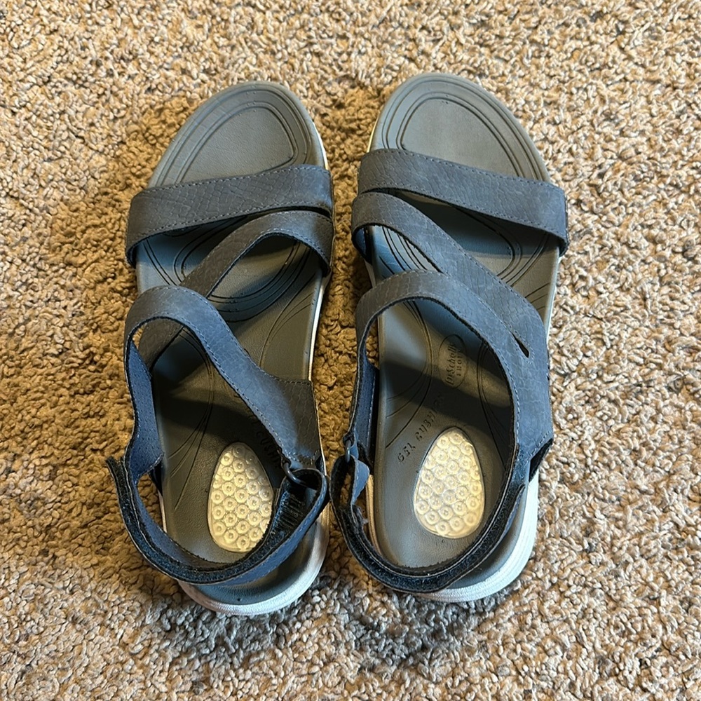 Dr. Scholl’s woman’s sandals. Size 6.5. Gel cushion.